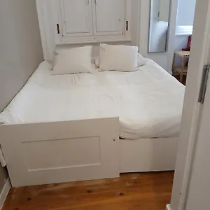 alfama-comfy-premium-apartment.hotels-lisbon-portugal.com/